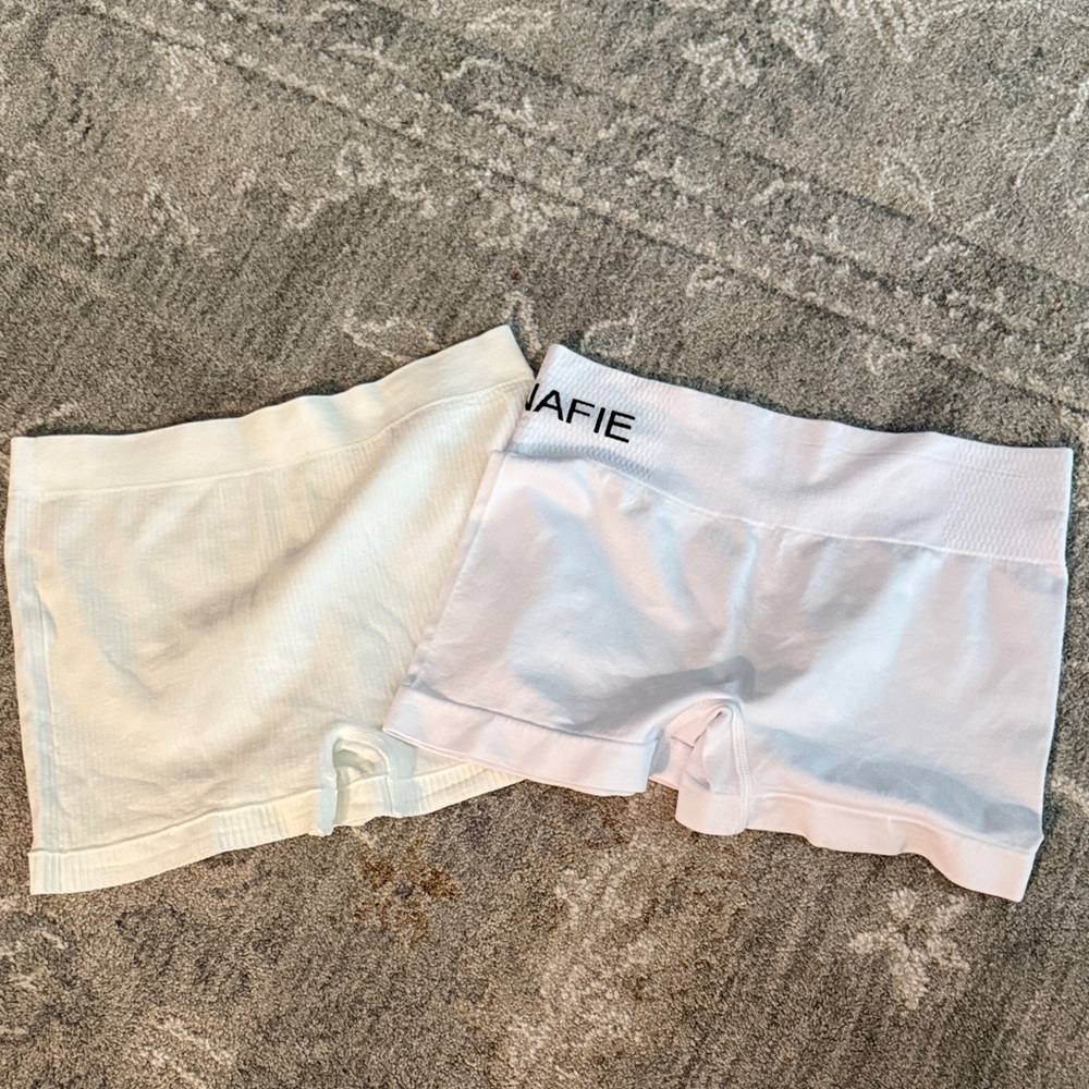 Women's White / Ivory Seamless Boxer Briefs NWOT never worn size Small set of 2